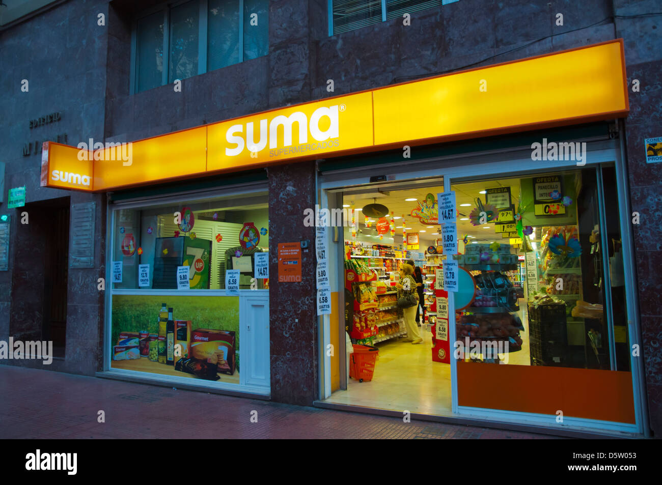 Shopping Spain Chain High Resolution Stock Photography and Images - Alamy