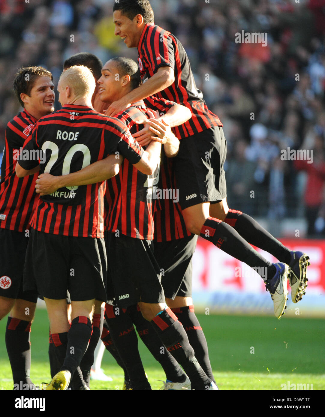 Frankfurt's Pirmin Schwegler (l-r), Sebastian Rode, Alexander Meier, Bamba Anderson and Karim Matmour cheer after the 2-1 goal during a German Bundesliga match between Eintracht Frankfurt and SC Freiburg at Commerzbank-Arena in Frankfurt am Main, Germany, 30 September 2012. Photo: OLIVER SORG    (ATTENTION: EMBARGO CONDITIONS! The DFL permits the further utilisation of up to 15 pic Stock Photo