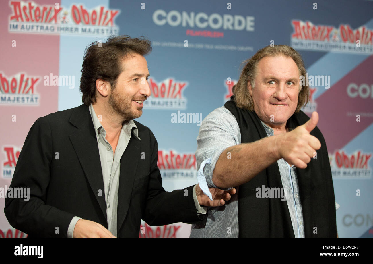 Actors Edouard Baer (L) and Gerard Depardieu pose during a photocall for their new movie 'Asterix & Obelix - On Her Majesty's Service'  in Berlin, Germany, 01 October 2012. The mocie will come to German cinemas on 18 October 2012. Photo: JOERG CARSTENSEN Stock Photo