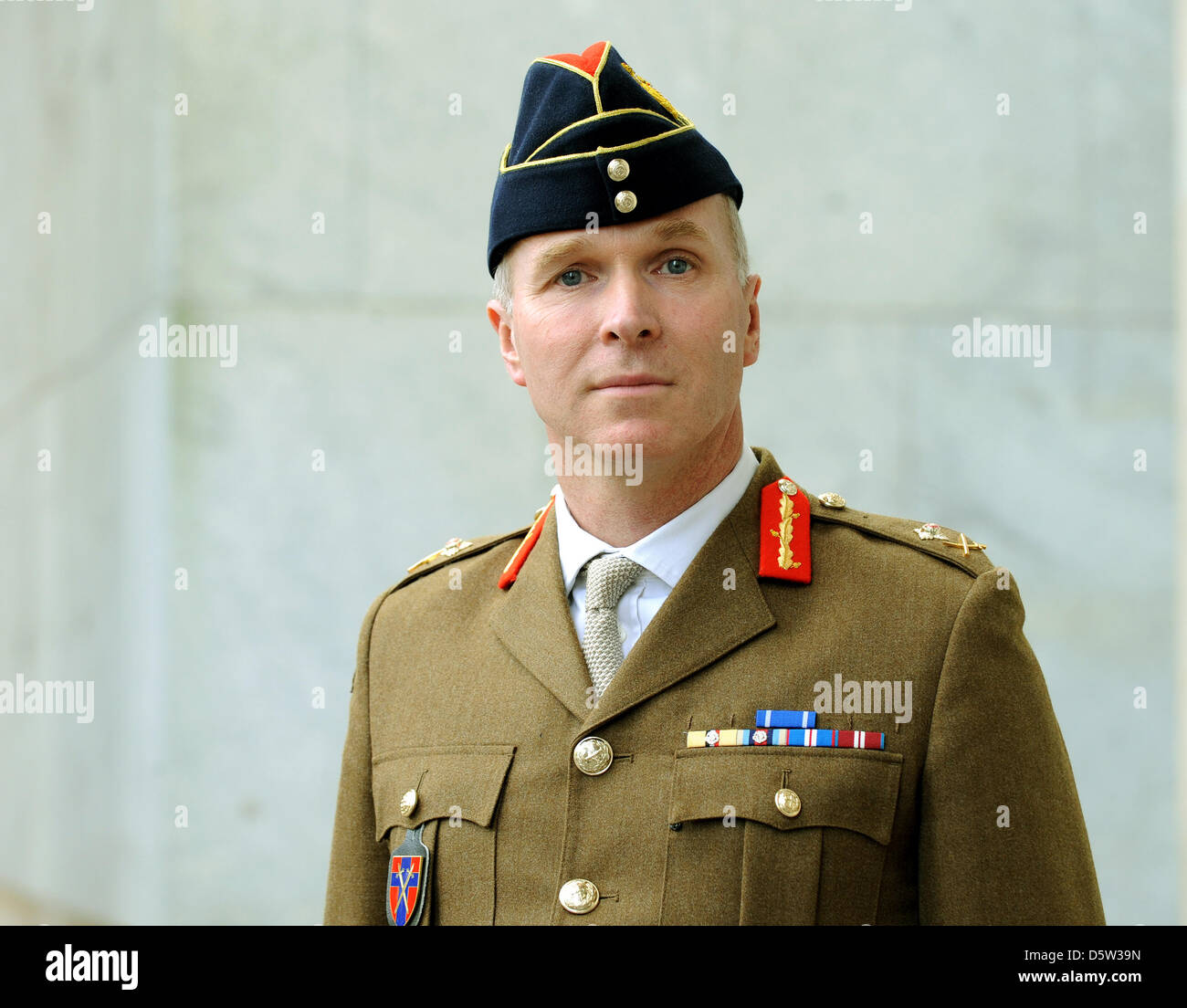 The new commander of the British Armed Forces in Germany, Major general John McNiven Ross Henderson, stands in front of the state parliament in Hanover, Germany, 28 September 2012. Photo: Holger Hollemann Stock Photo