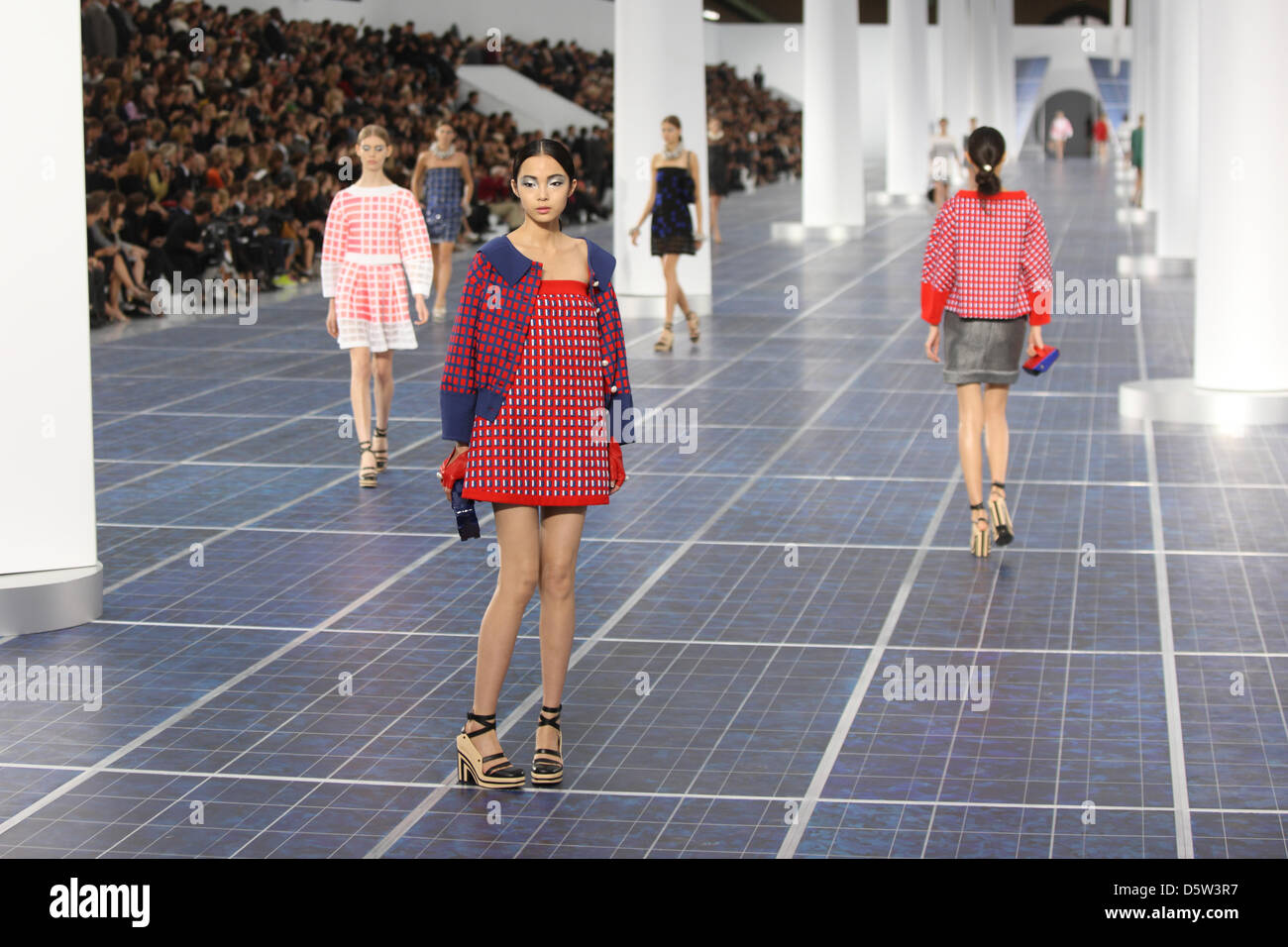 Karl lagerfeld fashion show hi-res stock photography and images - Alamy