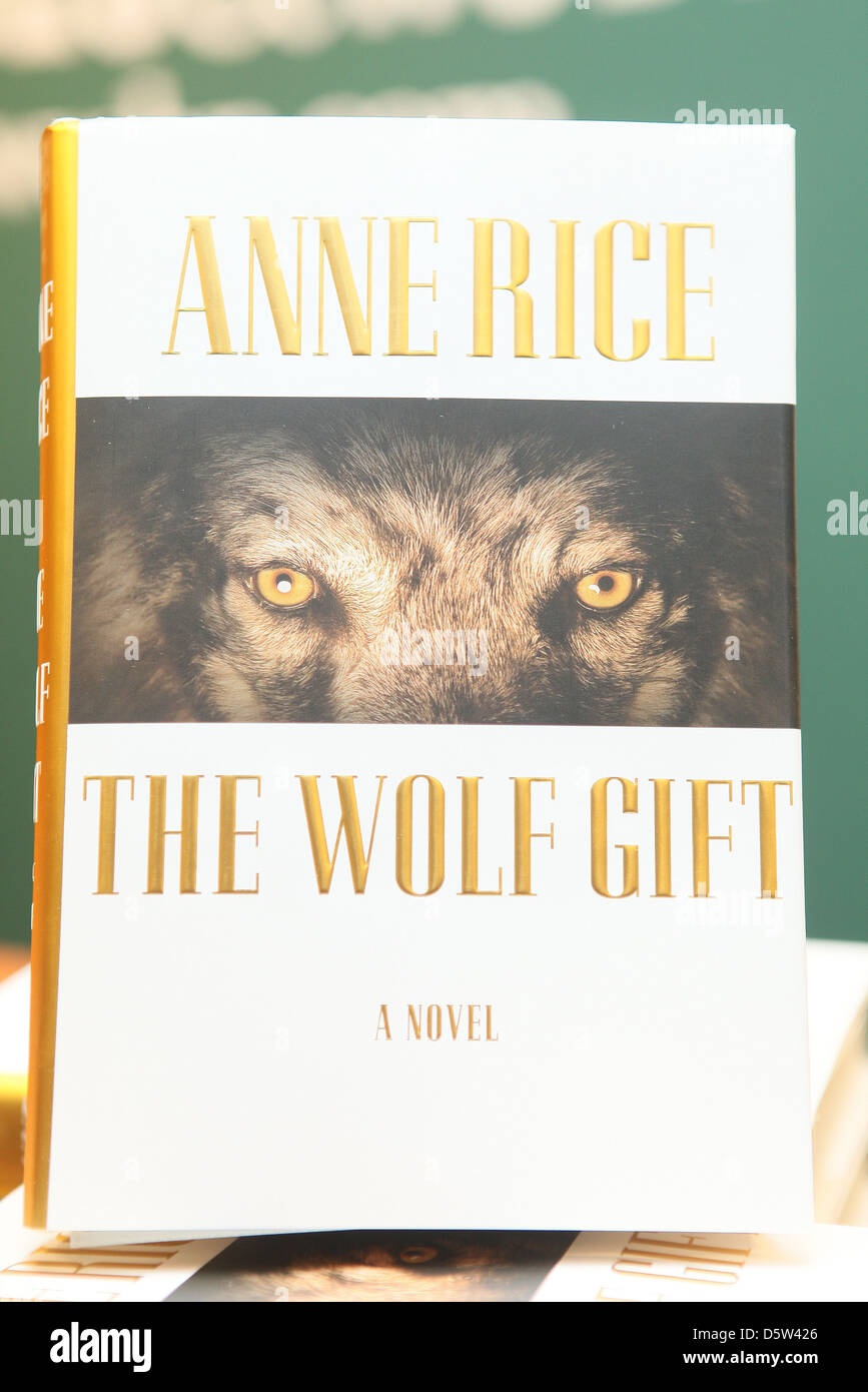 Noble Wolf Stock Photos Noble Wolf Stock Images Alamy