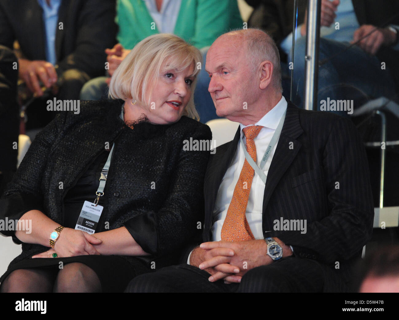 Ferdinand Piech (L-R), chairman of the supervisory board of VW, and his wife Ursula take part in a presentation of the Volkswagen Group in the run up to the Paris Motor Show (Mondial de l'Automobile) in Paris, France, 28 September 2012. Photo: Uli Deck Stock Photo