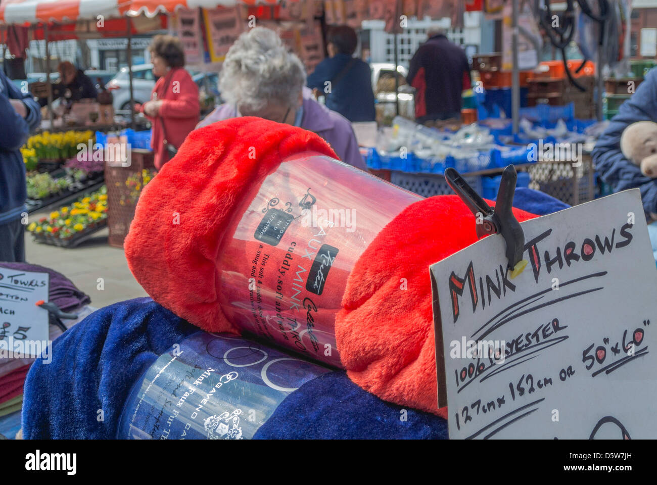 warwick warwickshire town centre midlands market goods retail bargain