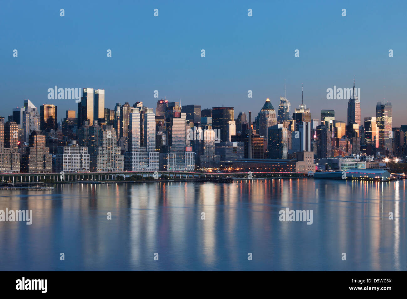 MIDTOWN SKYLINE HUDSON RIVER MANHATTAN NEW YORK CITY USA Stock Photo ...