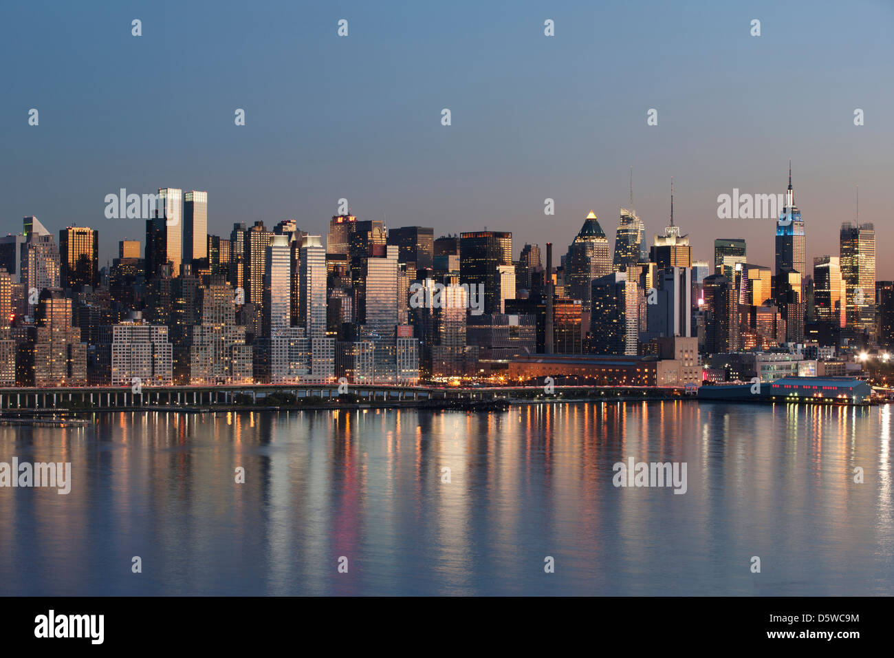 MIDTOWN SKYLINE HUDSON RIVER MANHATTAN NEW YORK CITY USA Stock Photo ...