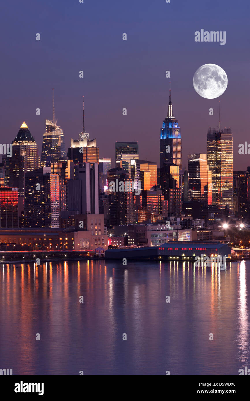 MIDTOWN SKYLINE HUDSON RIVER MANHATTAN NEW YORK CITY USA Stock Photo ...