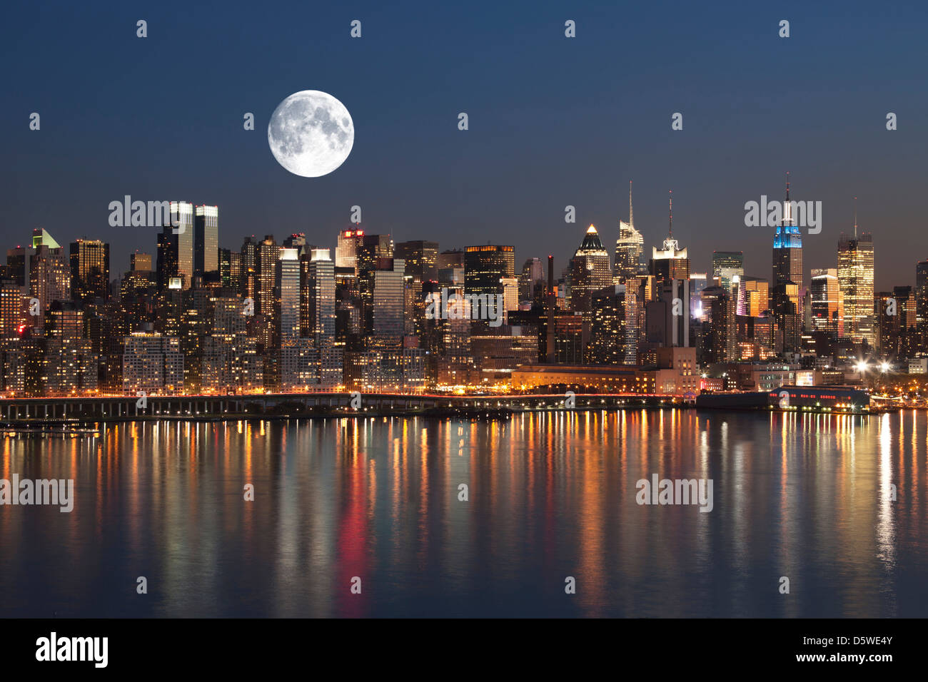 MIDTOWN SKYLINE HUDSON RIVER MANHATTAN NEW YORK CITY USA Stock Photo ...