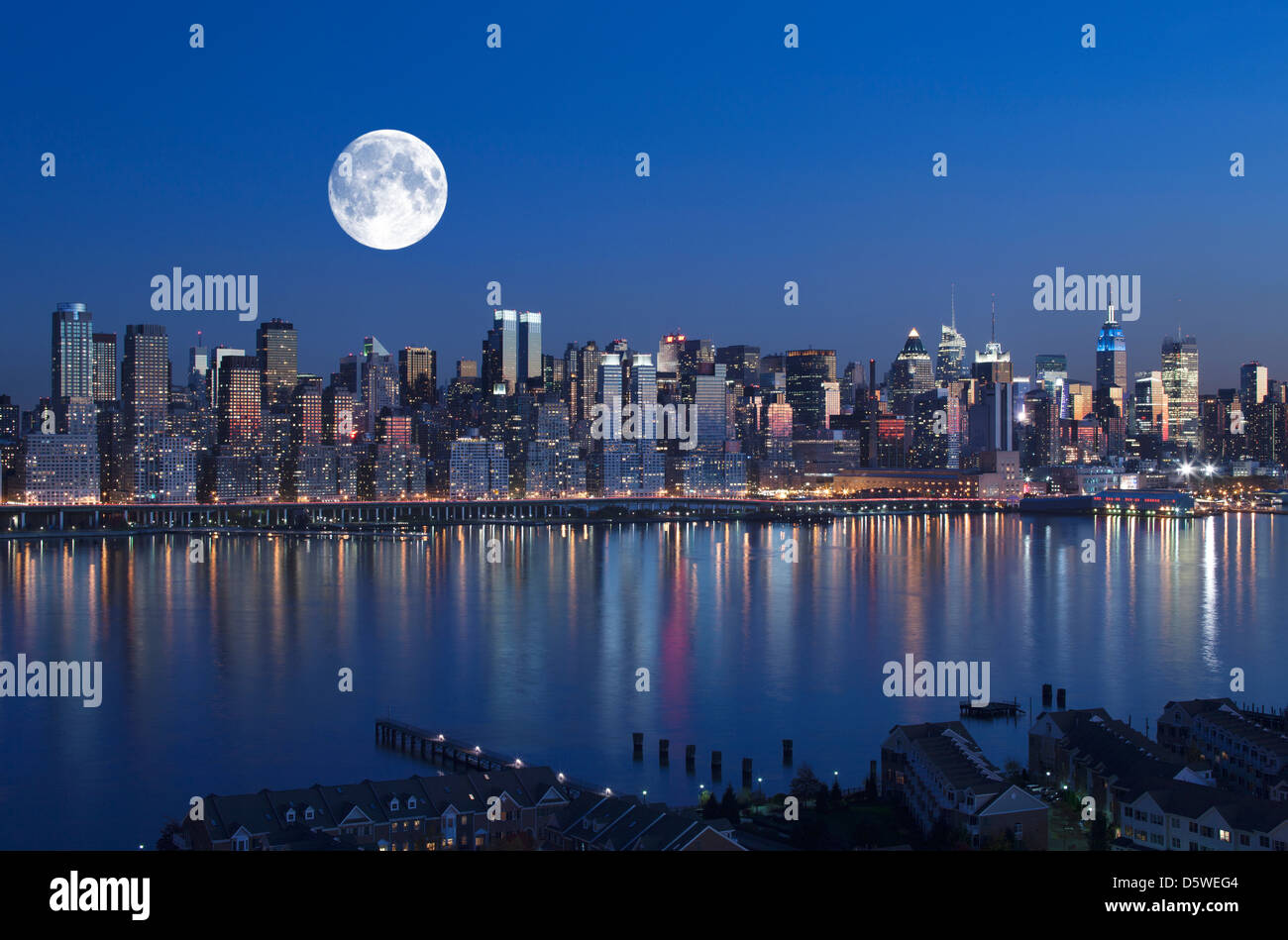 MIDTOWN SKYLINE HUDSON RIVER MANHATTAN NEW YORK CITY USA Stock Photo ...