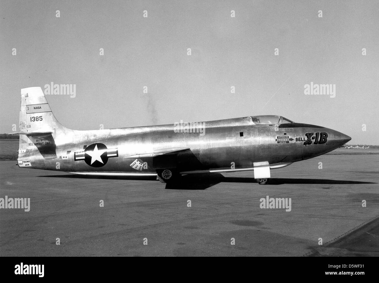 Bell x 1 plane hires stock photography and images Alamy