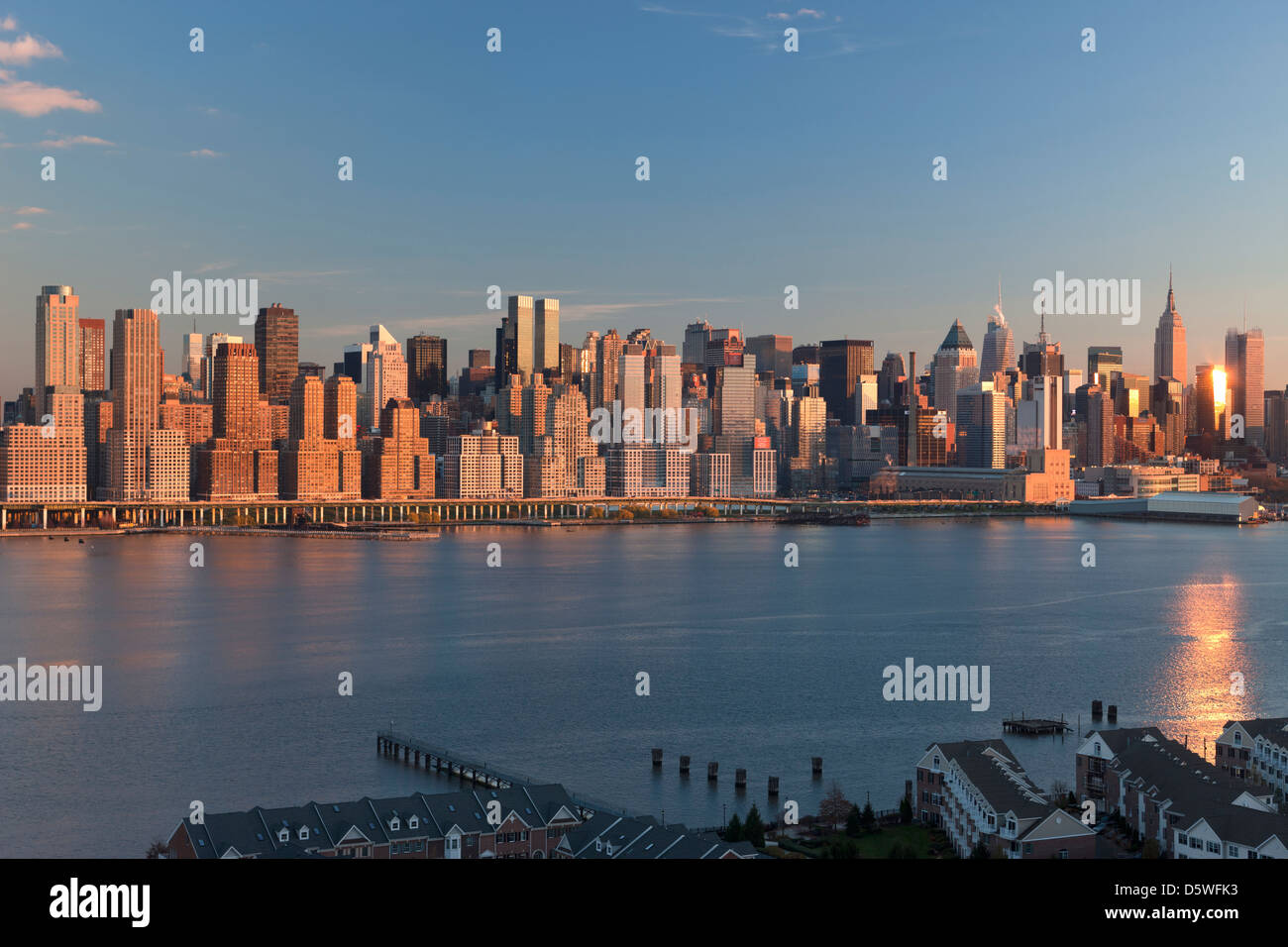 MIDTOWN SKYLINE HUDSON RIVER MANHATTAN NEW YORK CITY USA Stock Photo ...