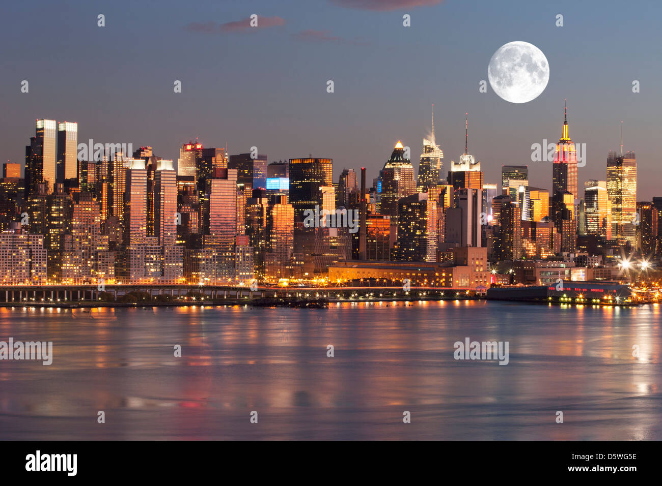 MIDTOWN SKYLINE HUDSON RIVER MANHATTAN NEW YORK CITY USA Stock Photo ...