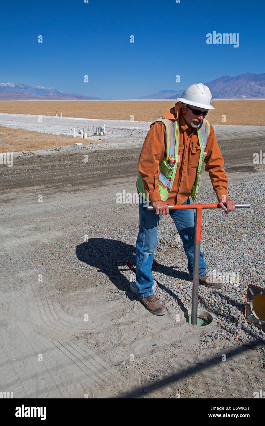 Los Angeles Returns Water to Owens Lake 100 Years After Building Los Angeles Aqueduct Stock Photo