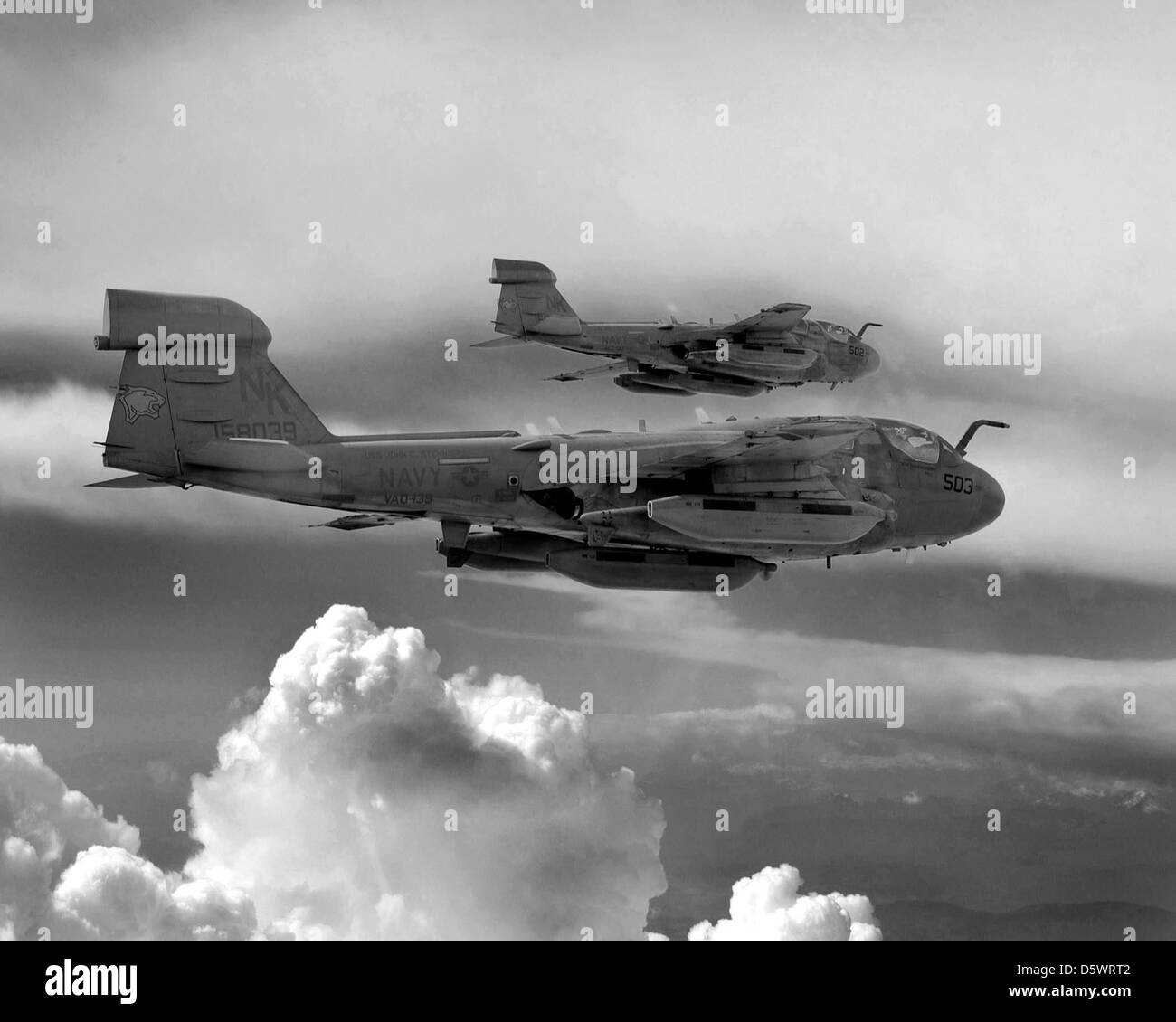 Us navy aircraft flying Black and White Stock Photos & Images - Alamy