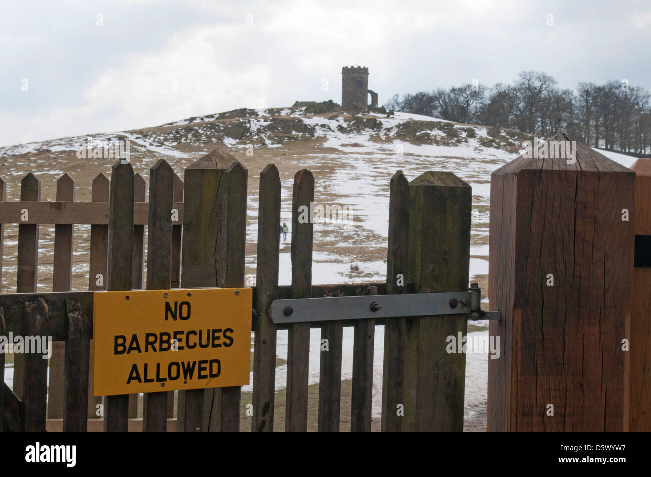 image of No Barbecues Allowed sign at Old John Tower in the snow at Bradgate Country Park, Leicestershire, England, UK Stock Photo