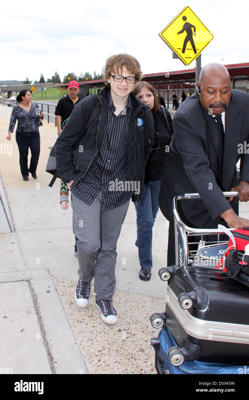 Angus jones half men hi-res stock photography and images - Alamy