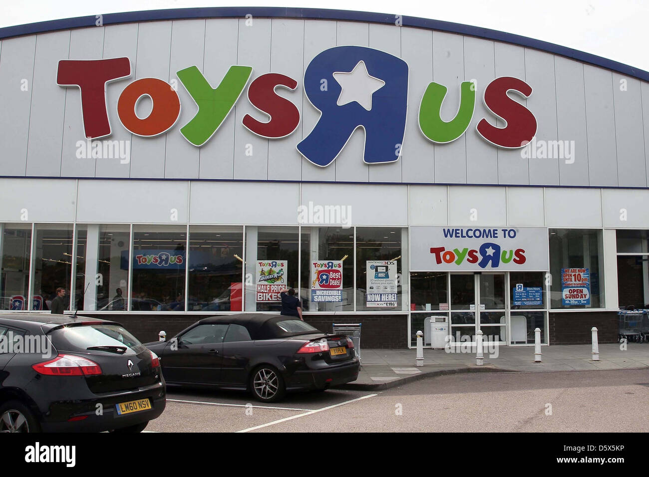 Toys R Us Gwen Stefani takes her children shopping at Toys R Us London