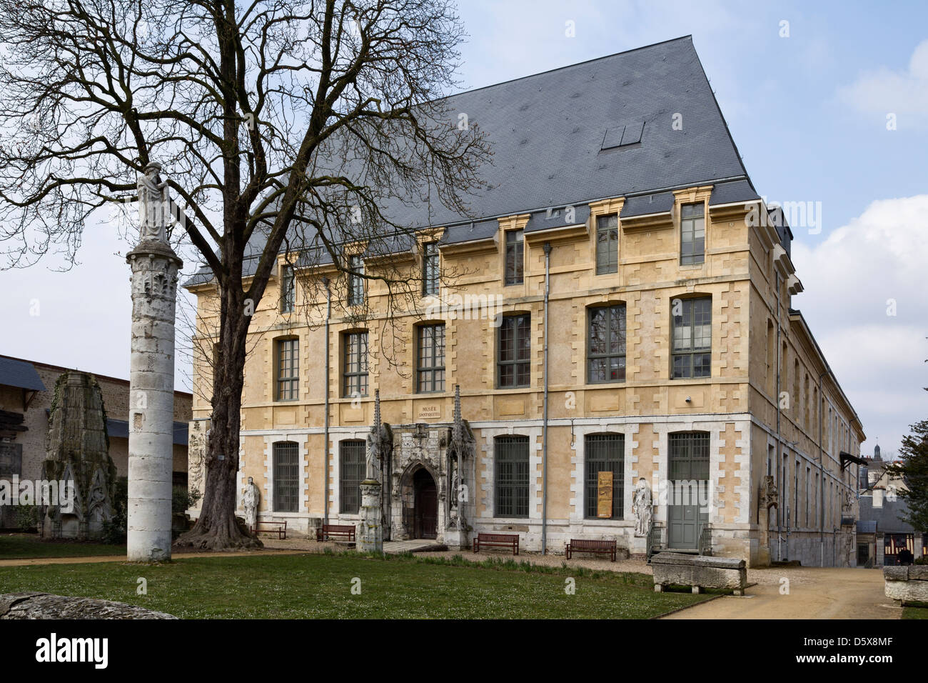 Museum square rouen hi-res stock photography and images - Alamy