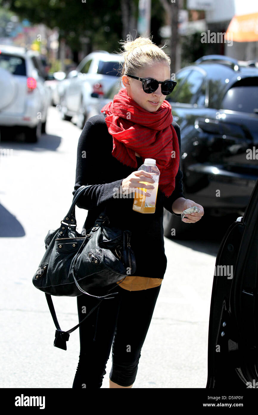 Nicole Richie wearing a chunky red scarf and toting a Balenciaga handbag,  is seen leaving her gym in Studio City Los Angeles Stock Photo - Alamy