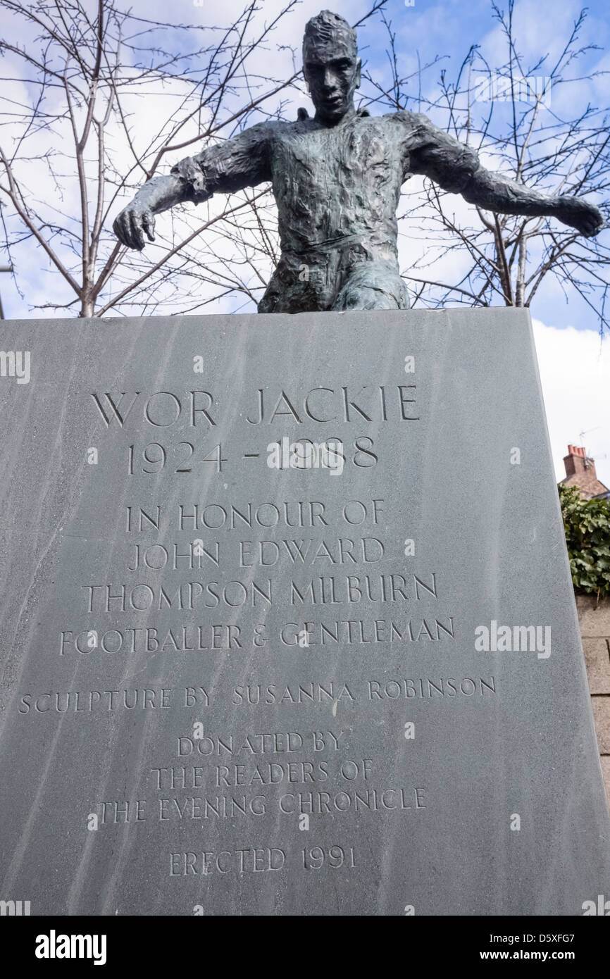 Jackie milburn statue hires stock photography and images Alamy