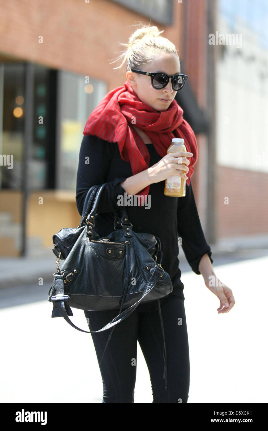 Nicole Richie, wearing a chunky red scarf and toting a Balenciaga handbag  is seen leaving her gym with a friend in Studio City Stock Photo - Alamy