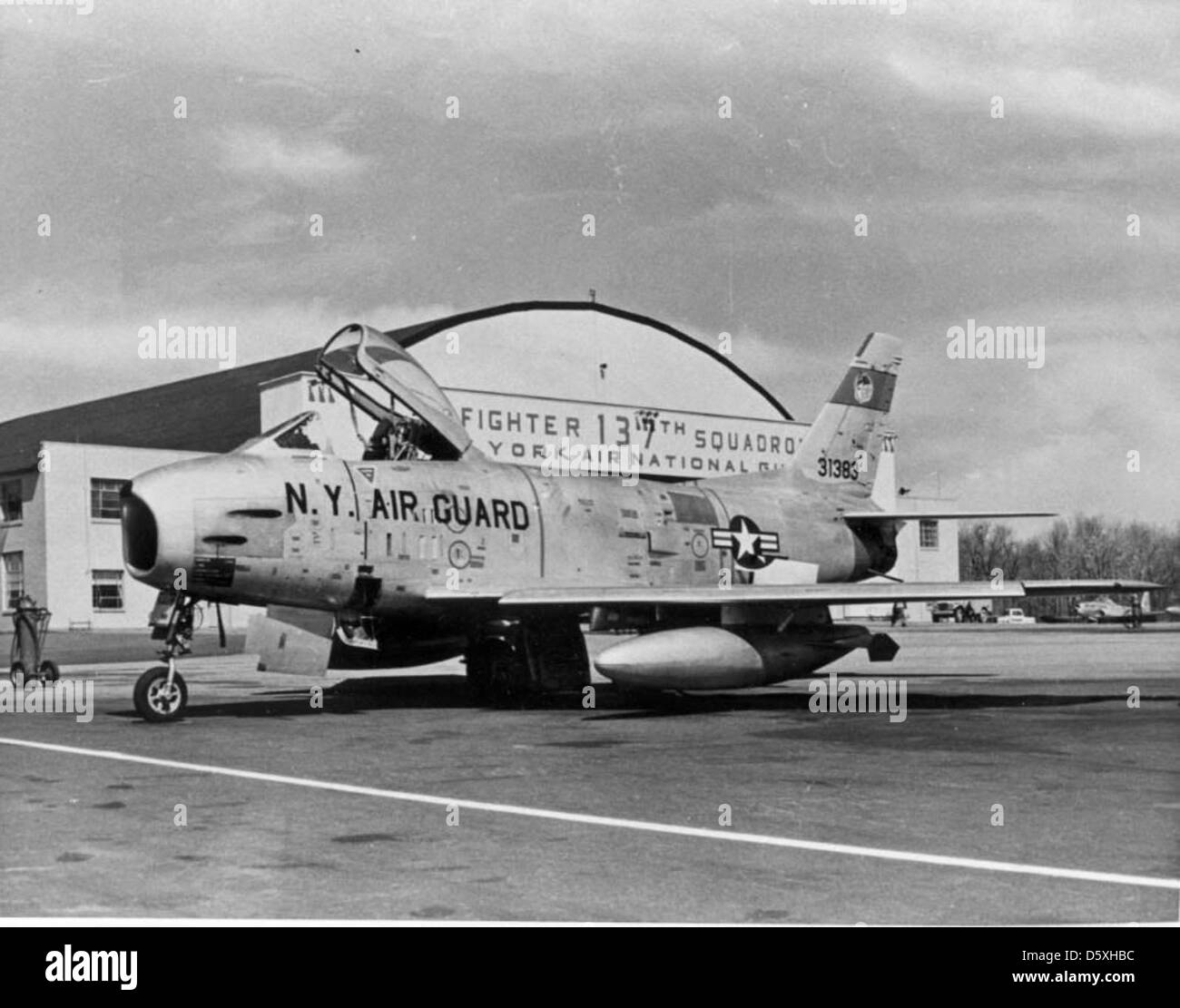 North American F-86H-10-NH 'Sabre' of the 137th TFS, NY-ANG, Westchester County Airport in White Plains, N.Y. Stock Photo