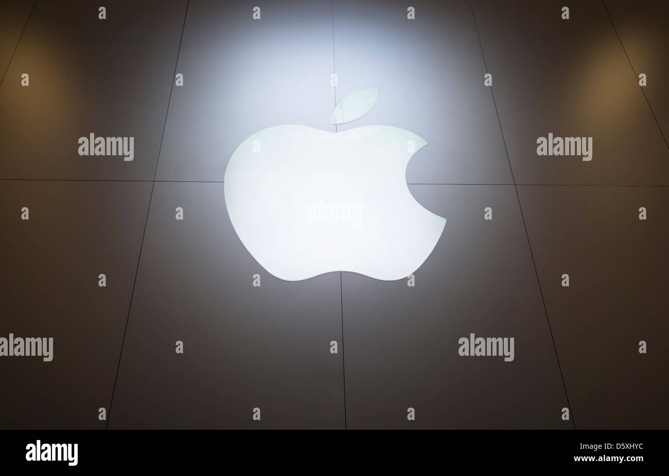 Apple Logo Stock Photos Apple Logo Stock Images Alamy