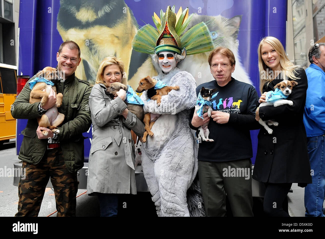 Designer John Bartlett, Edie Falco, Madagascar Live! Character King Julien, J. John Stevenson and Jen Araki North Shore Animal Stock Photo