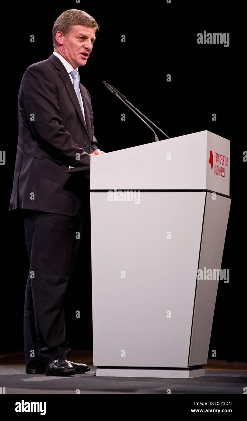 Der stellvertretende neuseeländische Premierminister, Simon William English, steht am 09.10.2012 am Rednerpult bei der Eröffnungsfeier der Buchmesse in Frankfurt am Main. Die weltweit größte Buchmesse ist vom 10. bis zum 14. Oktober geöffnet. Das Gastland ist in diesem Jahr Neuseeland.  Foto: Nicolas Armer dpa Stock Photo