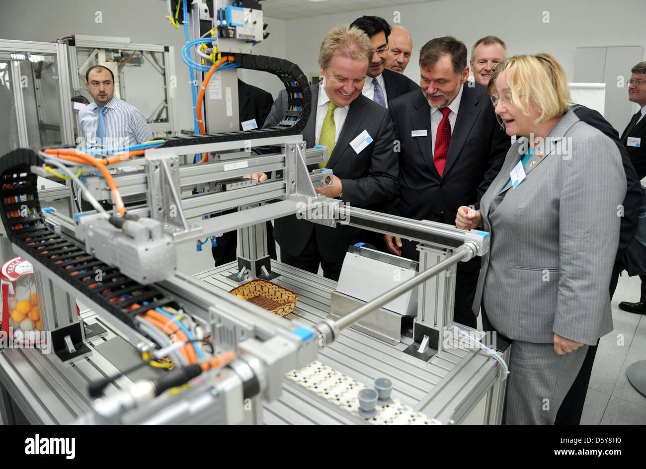 Baden-Wuerttemberg's Environment Minister Franz Untersteller (L), Baden-Wuerttemberg's Minister of Economy Theresia Bauer (R) and manager of the Festo Plant, Otto Bauer, observe a Festo machine at a factory of Festo in Instanbul, Turkey, 18 October 2012. The state government of Baden-Wuerttemberg is on a visit to Turkey with a large delegation. Photo: BERND WEISSBROD Stock Photo