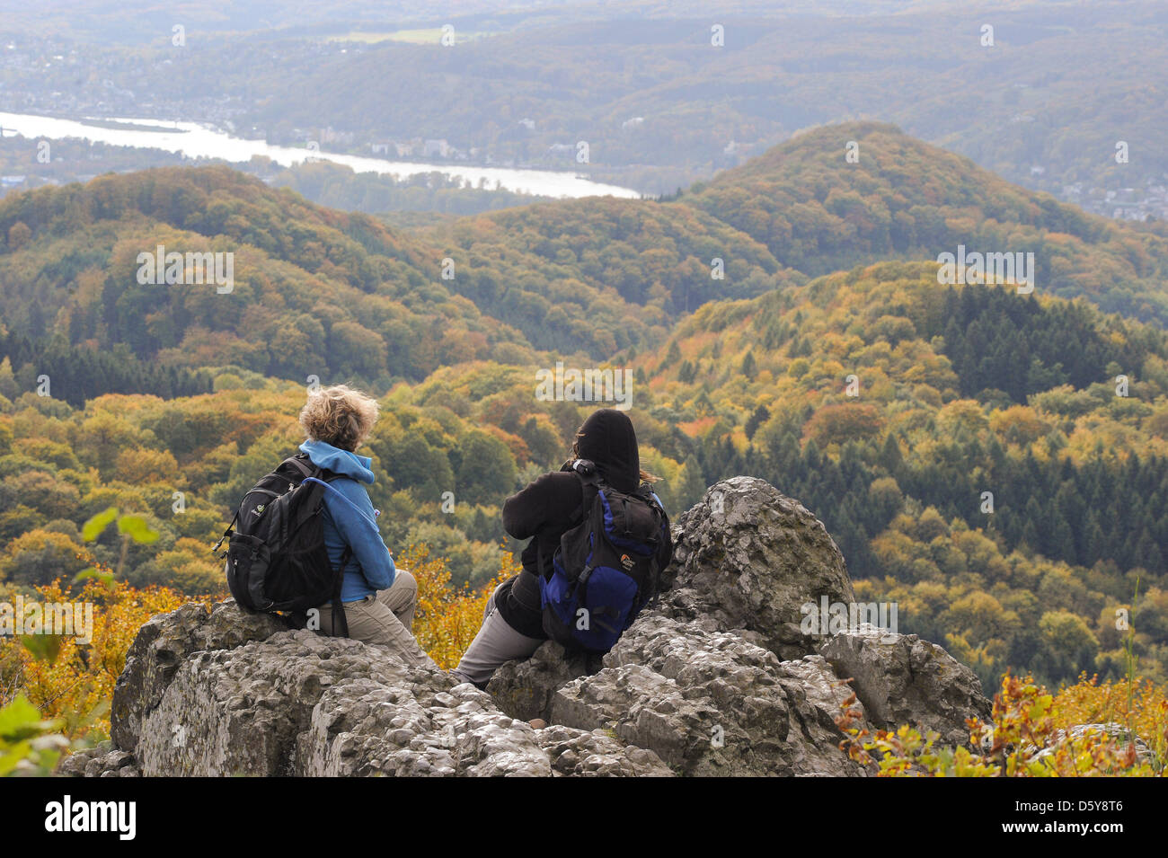 Hikers enjoy the view from Oelberg (461 meters) in the Siebengebirge mountains near Koenigswinter, Germany, 18 October 2012. Photo: HENNING KAISER Stock Photo