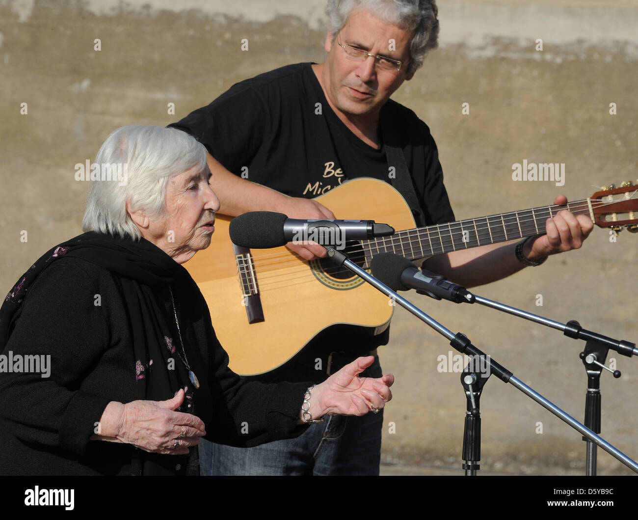 Survivor of concentration camp Ravensbrueck, Esther Bejarano, sings on the occasion of the consecration of a grave at former concentration camp Ravensbrueck in Fuerstenberg, Germany, 21 October 2012. A previously unknown grave of ashes of victims of National Socialism was found during construction works in the courtyard of the crematorium. Photo: Bernd Settnik Stock Photo