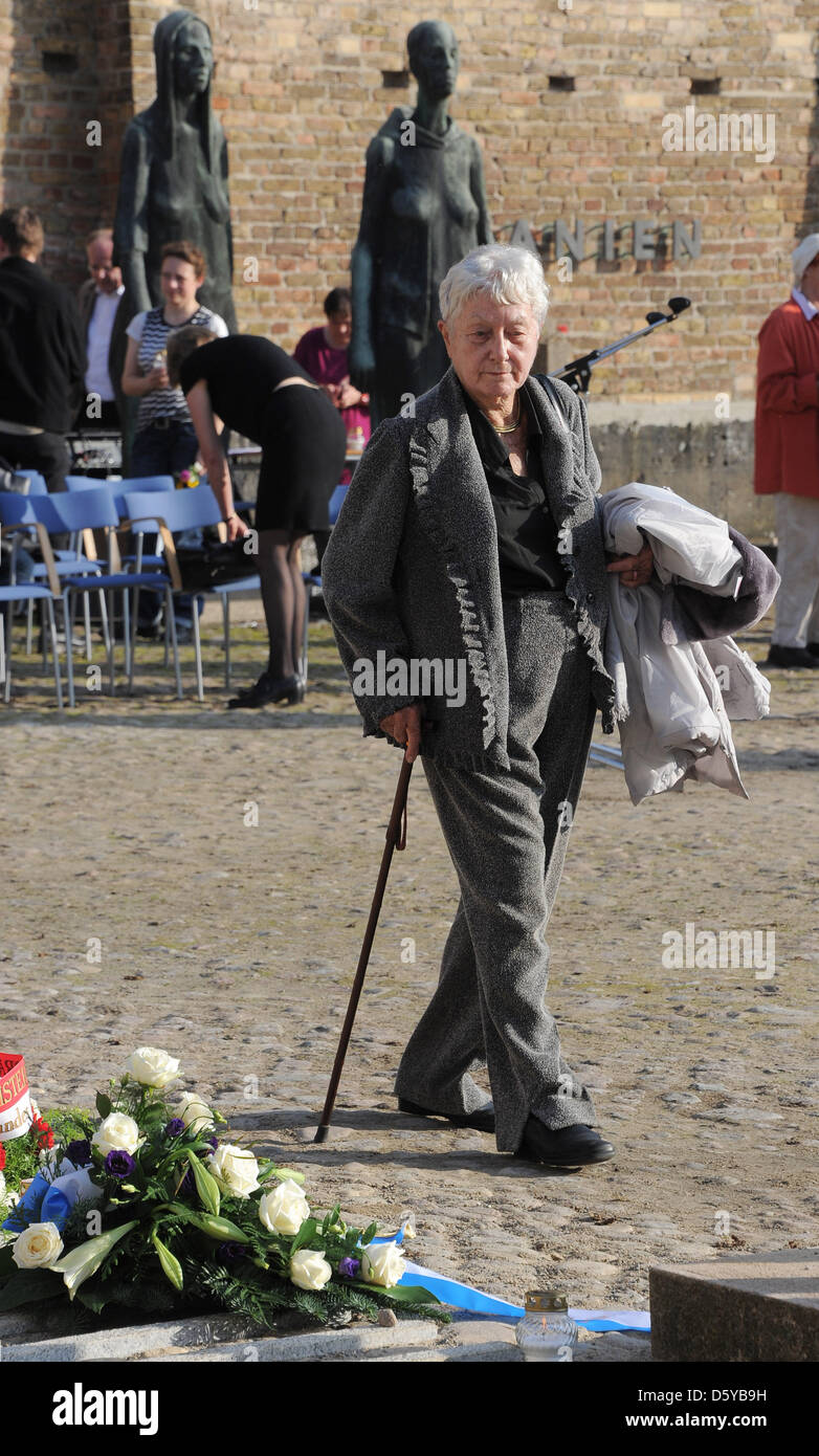 Survivor of concentration camp Ravensbrueck, Annette Chalut, walks past the newly discovered gravesite at former concentration camp Ravensbrueck in Fuerstenberg, Germany, 21 October 2012. A previously unknown grave of ashes of victims of National Socialism was found during construction works in the courtyard of the crematorium. Photo: Bernd Settnik Stock Photo