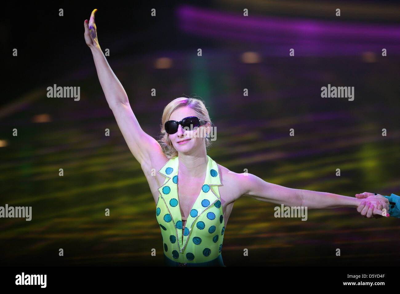 Blind singer Joana Zimmer peforms during the dancing show of the private  broadcaster RTL 'Let's Dance' at the Coloneum in Cologne, Germany, 04 April  2012. Photo: Rolf Vennenbernd Stock Photo - Alamy