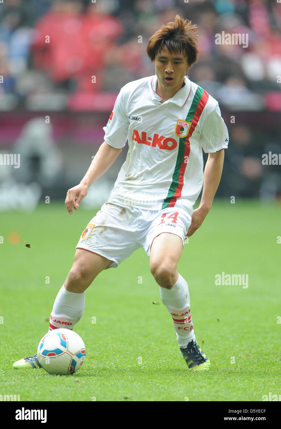 Augsburg's Ja-Cheol Koo controls the ball during the Bundesliga soccer match between FC Bayern Munich and FC Augsburg at Allianz Arena in Munich, Germany, 07 April 2012. Munich won the match 2-1. Photo: Andreas Gebert Stock Photo