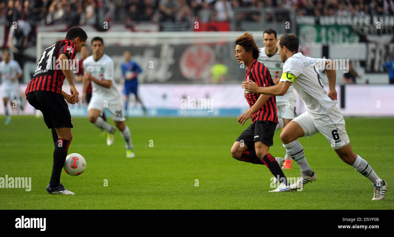 Frankfurt's Karim Matmour (L-R) and Takashi Inui vie for the ball with Hannover's Steven Cherundolo during the German Bundesliga soccer match between Eintracht Frankfurt and Hannover 96 at Commerzbank Arena in Frankfurt am Main, Germany, 20 October 2012. Photo: Nicolas Armer Stock Photo