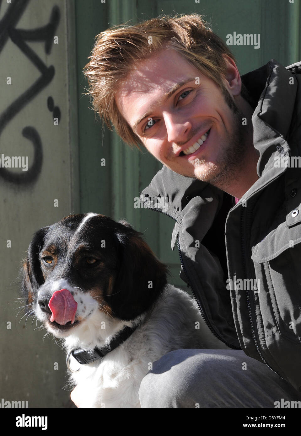 Actor Joern Schloenvoigt poses with new series dog Lisa at the exterior setting of the RTL television series 'Gute Zeiten Schlechte Zeiten' ('Good Times, Bad Times') in Potsdam, Germany, 18 October 2012. Lisa will replace former dog Lisa. Photo: BERND SETTNIK Stock Photo