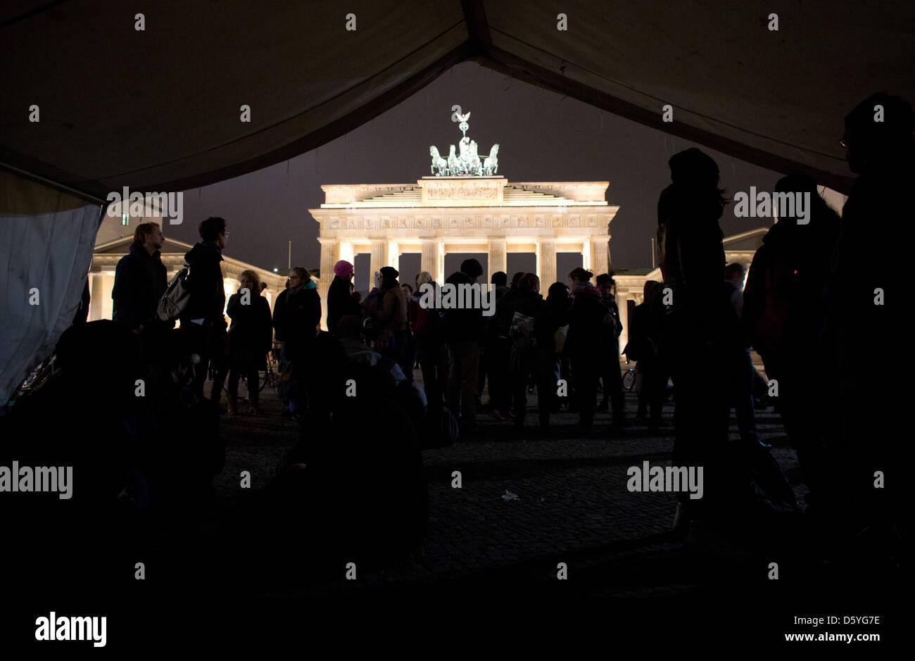 Asylum seekers sit and stand in front of a tent in front of Brandenburg Gate in Berlin, Germany, 24 October 2012. The refugees, who arrived in Berlin three weeks ago after a 600 km protest march, have gone on hunger strike in front of Brandenburg Gate. Photo: Kay Nietfeld Stock Photo
