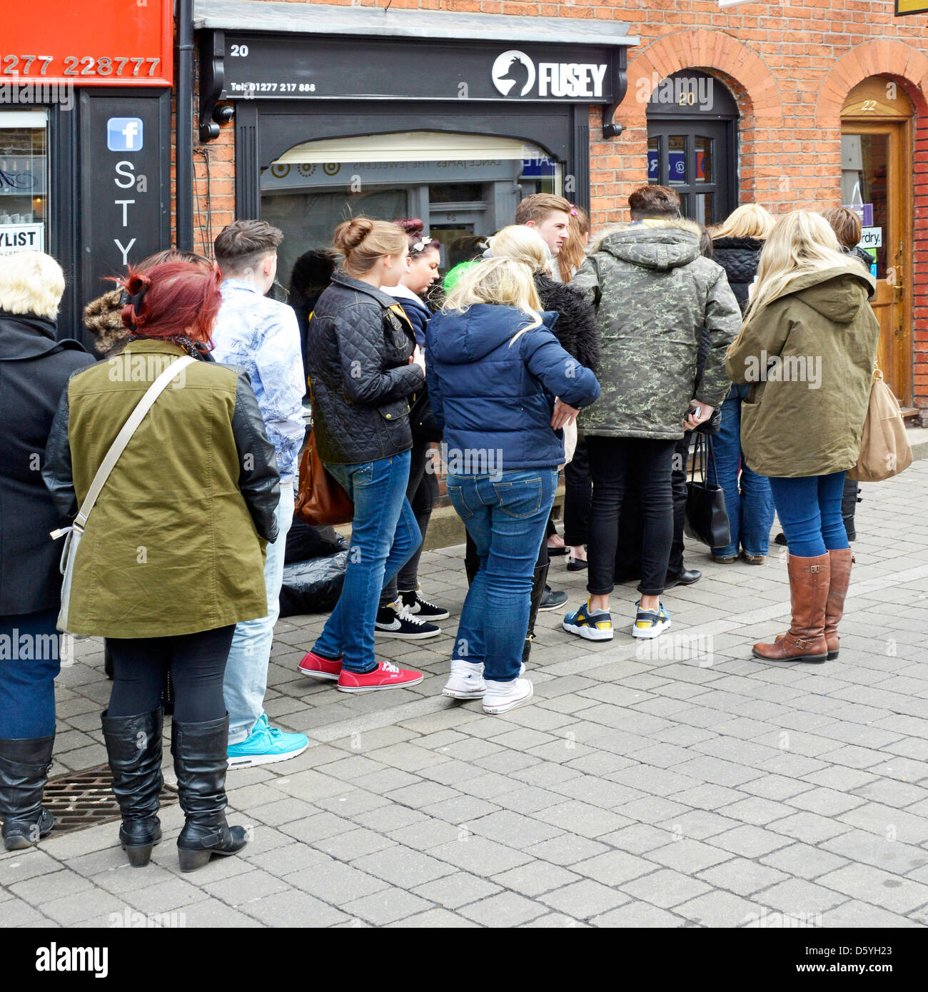 The only way is Essex cast member Joey Essex shop with queue of