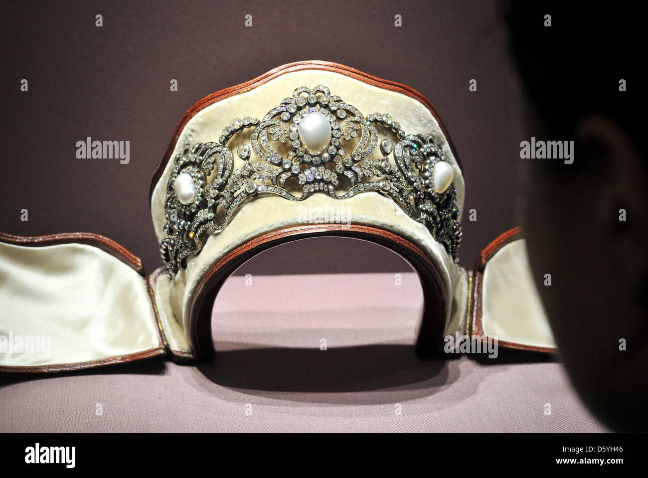 A tiara, which once belonged to archduchess Marie Valerie from Austria, is presented at the Jewellery Museum Pforzheim, Germany, 25 October 2012. The work made in 1913 is part of the exhibition 'Foam-arisen and Legendary - Jewellery and Pearls' which is featured between 26 October 2012 and 27 January 2013. Photo: Uli Deck Stock Photo