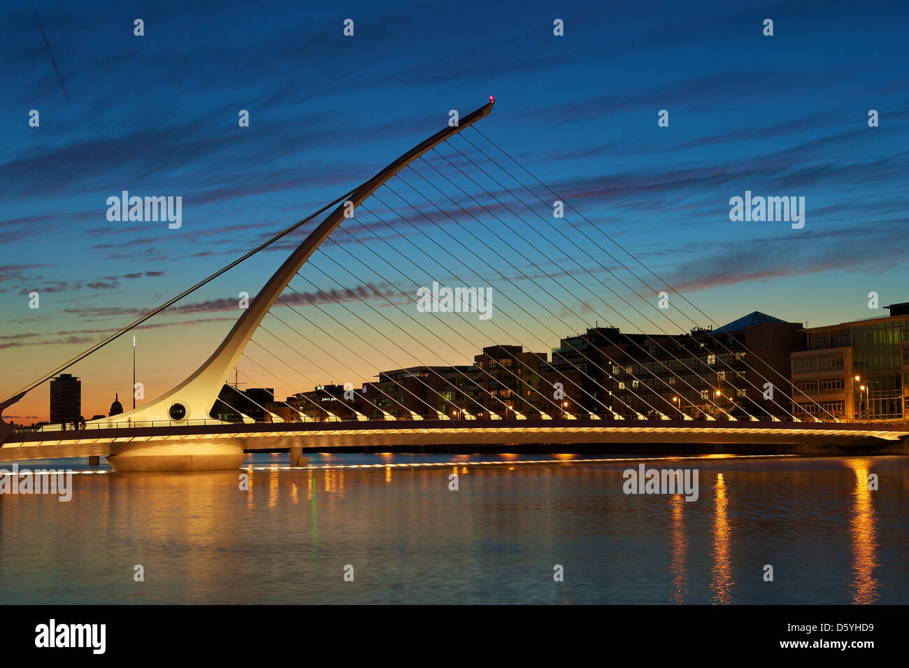 Samuel beckett bridge dublin sunset hi-res stock photography and images ...