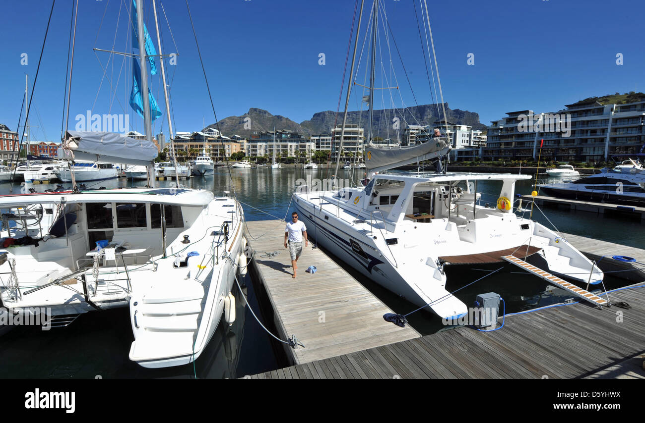 Modern catamarans sit in the harbor basin of V&A Waterfront in front of Table Mountain in Cape Town, South Africa, 11 October 2012. The international conference of the INternation Maritime Organisation for security on fishing ships with 58 countries takes place in Cape Town from 09 until 11 October. Photo: Ralf Hirschberger Stock Photo
