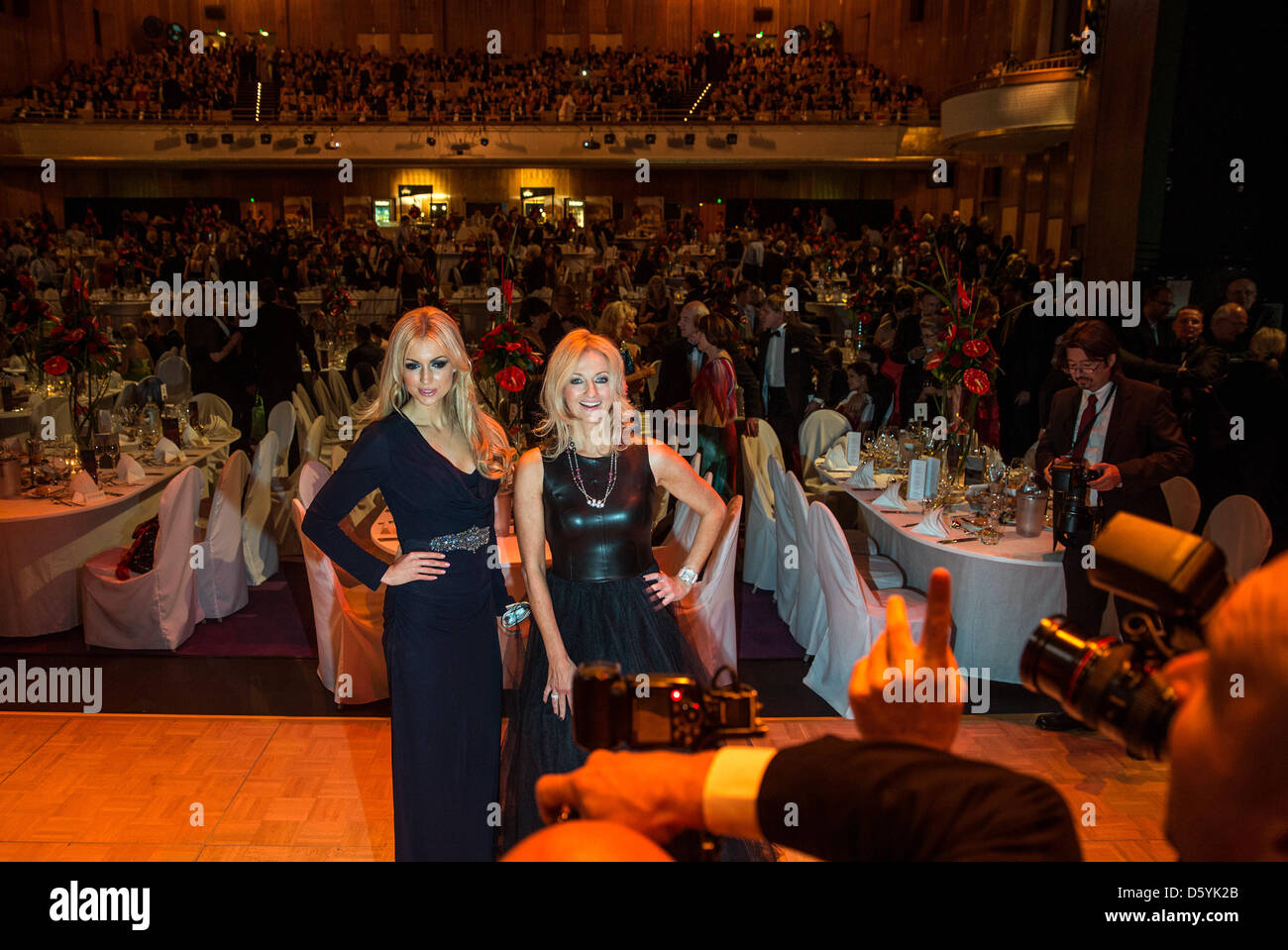 Rosanna Davison (L), daughter of singer Chris de Burgh, and presenter Frauke Ludowig pose for photographs during the Leipzig Opera Ball at the Opera House in Leipzig, germany, 27 October 2012. The Opera Ball supports the inititiative 'Leipzig helps children'. Photo: Oliver Killig Stock Photo