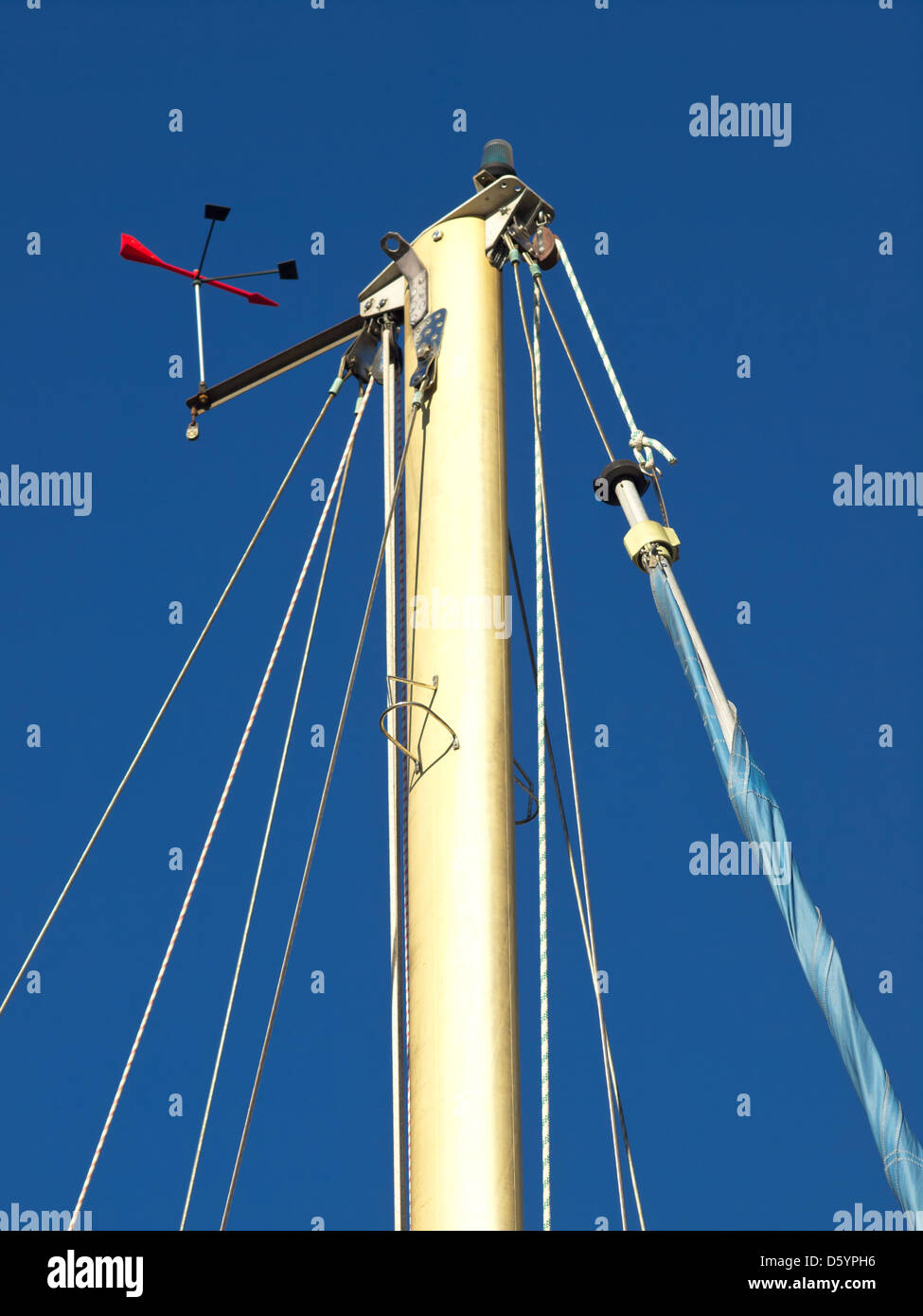 The top of a sailing ships mast against a blue sky Stock Photo - Alamy