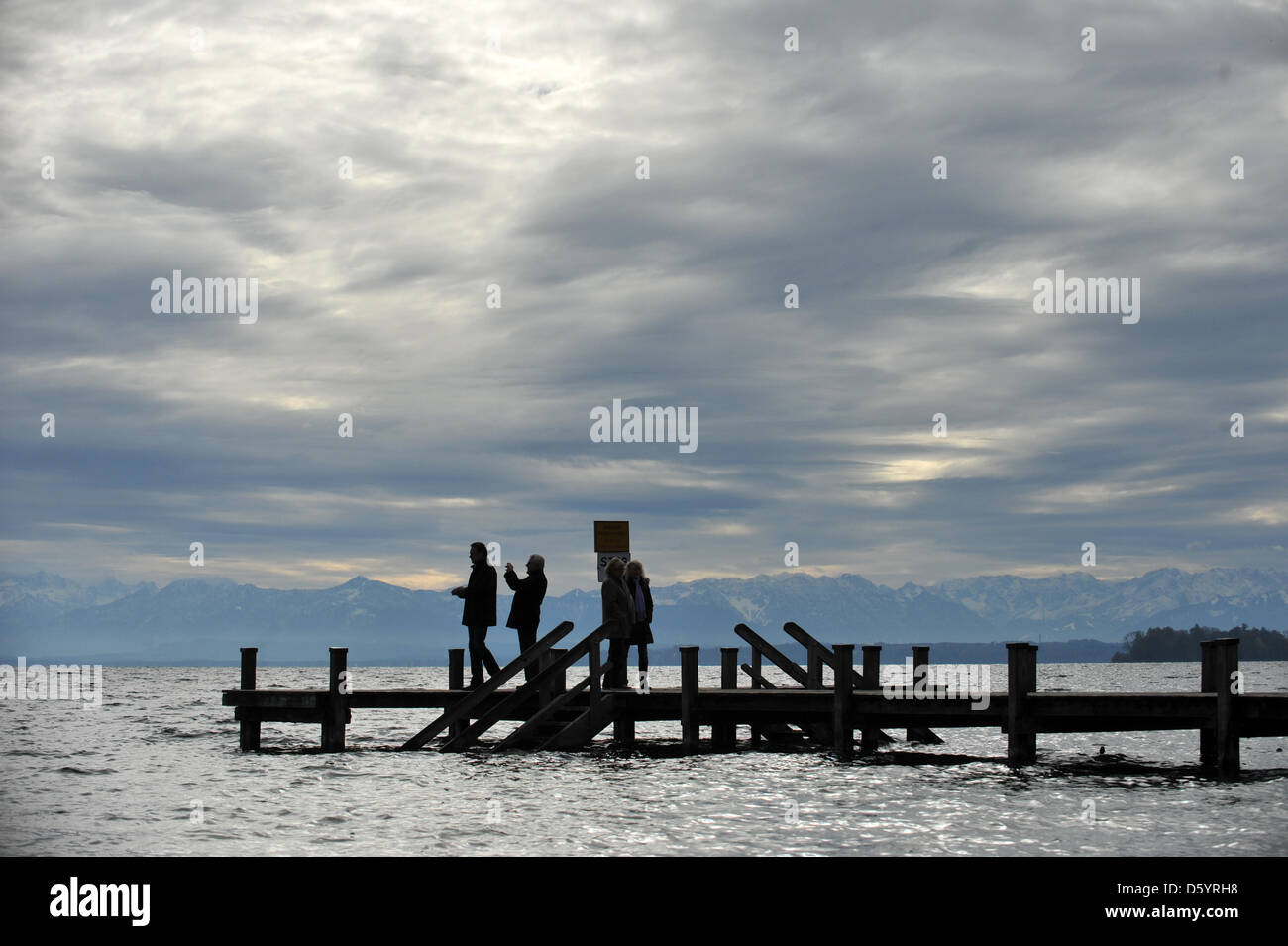 Visitors go for a walk at Starenberg Lake in Niederpoecking, Germany, 1 November 2012. Photo: Andreas Gebert Stock Photo