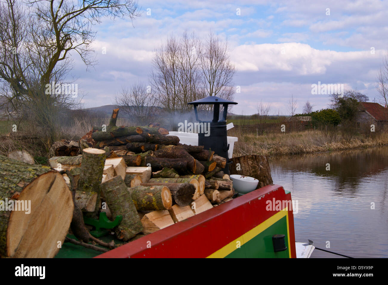 Narrowboats at the Barge Inn on the Kennet & Avon Canal,  Honey Street, Alton Priors, Wiltshire, England Stock Photo