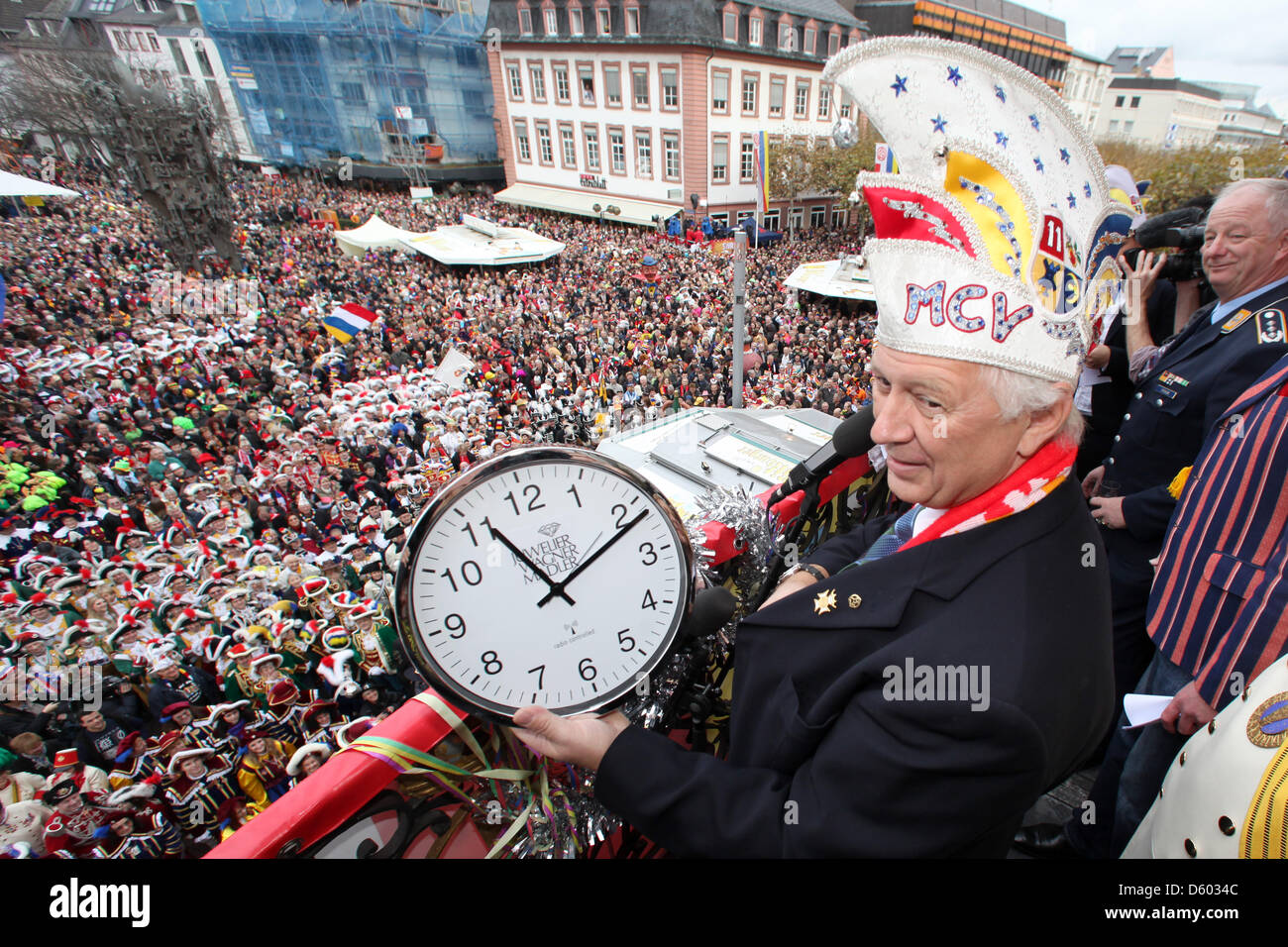 President of the Mainz Carnival Association (MCV), Richard Wagner, traditionally opens the new carnival season on 11 November at 11:11 o'clock at the Carnival Fountain in Mainz, Germany, 11 November 2012. The start of the carnival season 2012/2013 was celebrated in many German regions. Photo: FREDRIK VON ERICHSEN Stock Photo