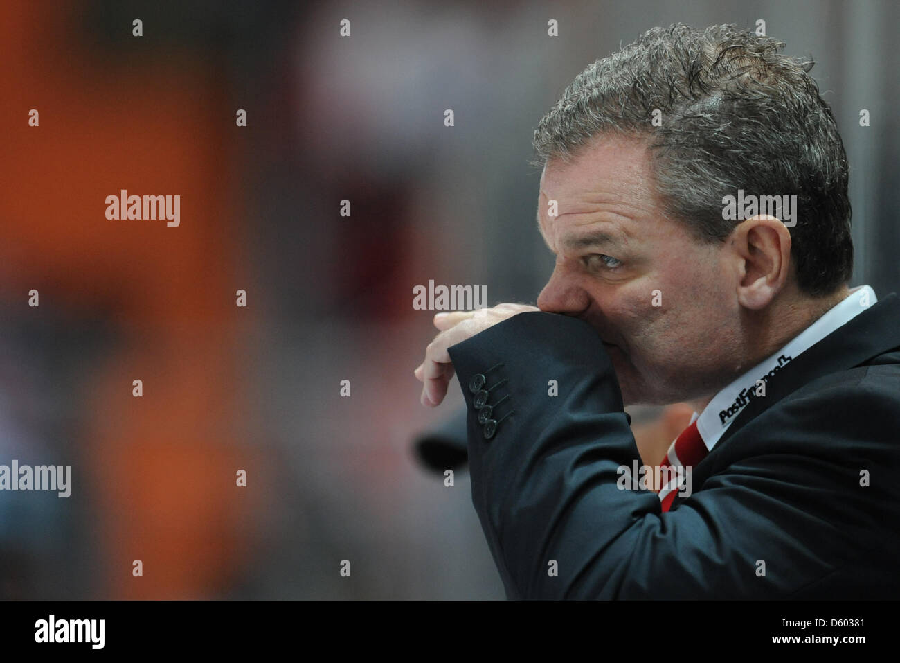 Switzerland's national coachSean Simpson gestures during the ice hockey Deustchland Cup match between Canada and Switzerland at the Olympic Ice Stadium in Munich, Germany, 11 November 2012. Photo: ANDREAS GEBERT Stock Photo