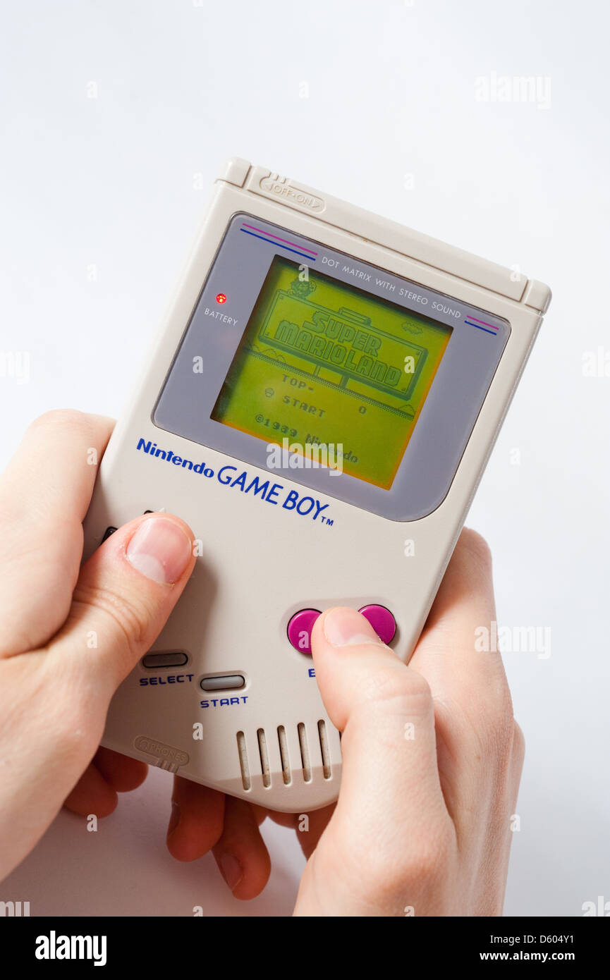 Nintendo game boy hi-res stock photography and images - Alamy