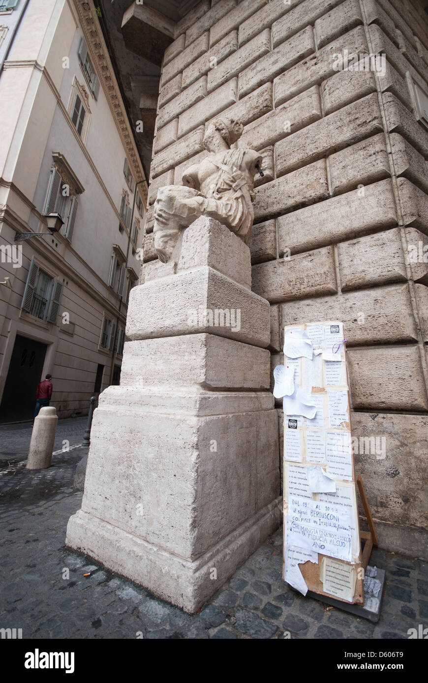 Talking sculptures hires stock photography and images Alamy